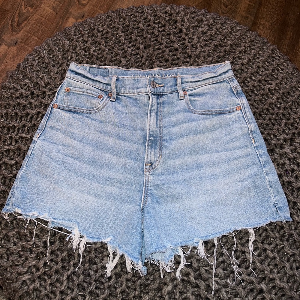 ♡ American Eagle • 90’s Boyfriend Short ♡